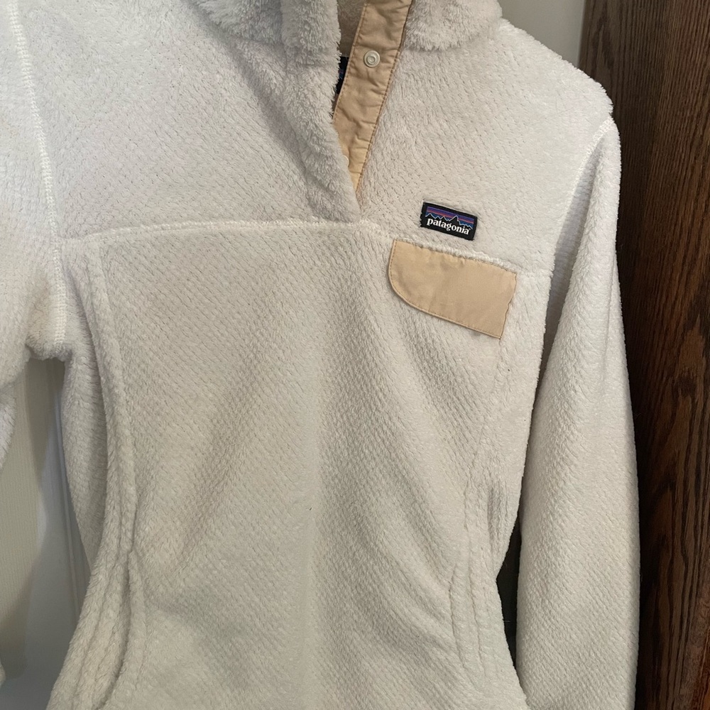 Patagonia pullover sweatshirt. Girls size L. Great condition. White/ cream